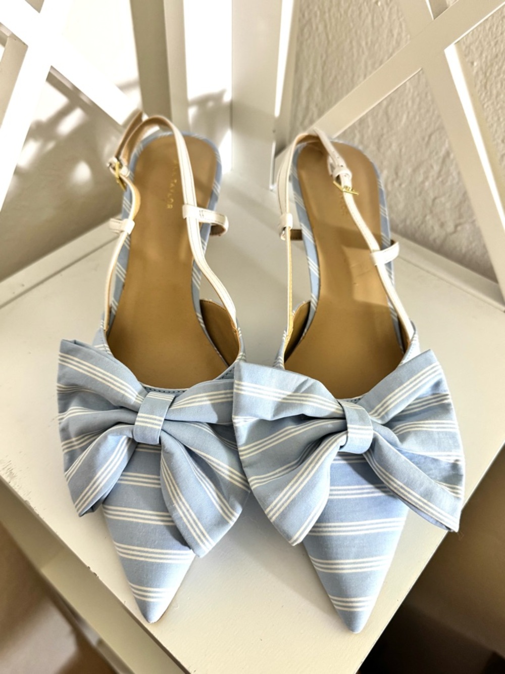 ANN TAYLOR Striped Light Blue Slingback Kitten Heel with Bow - Picture 3 of 4